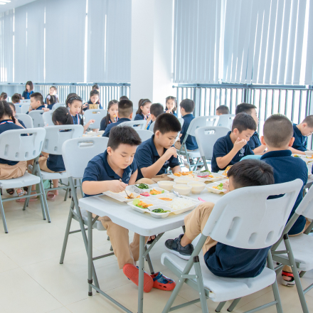 Buổi trưa (11:00 – 12:00)